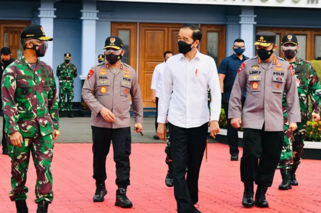 Presiden Tinjau Vaksinasi dan Resmikan Bendungan di Jawa Timur