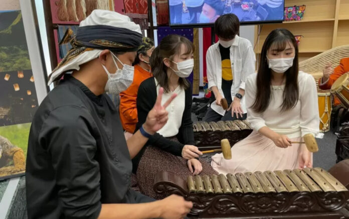 Mahasiswa Jepang Pelajari Budaya Sunda di "Indonesia Day"