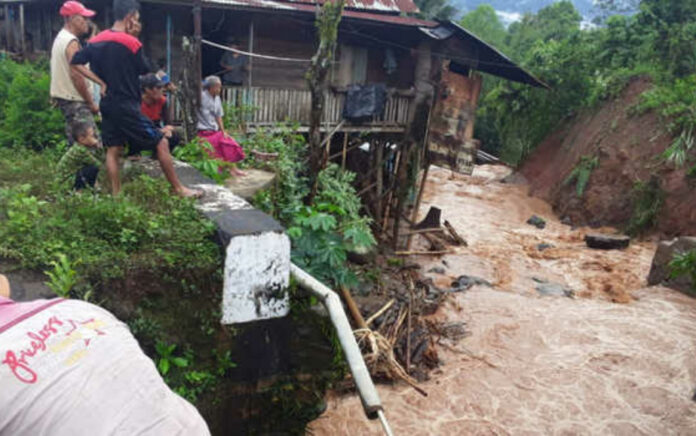 Banjir Bandang Hantam Puluhan Rumah Warga Sumsel