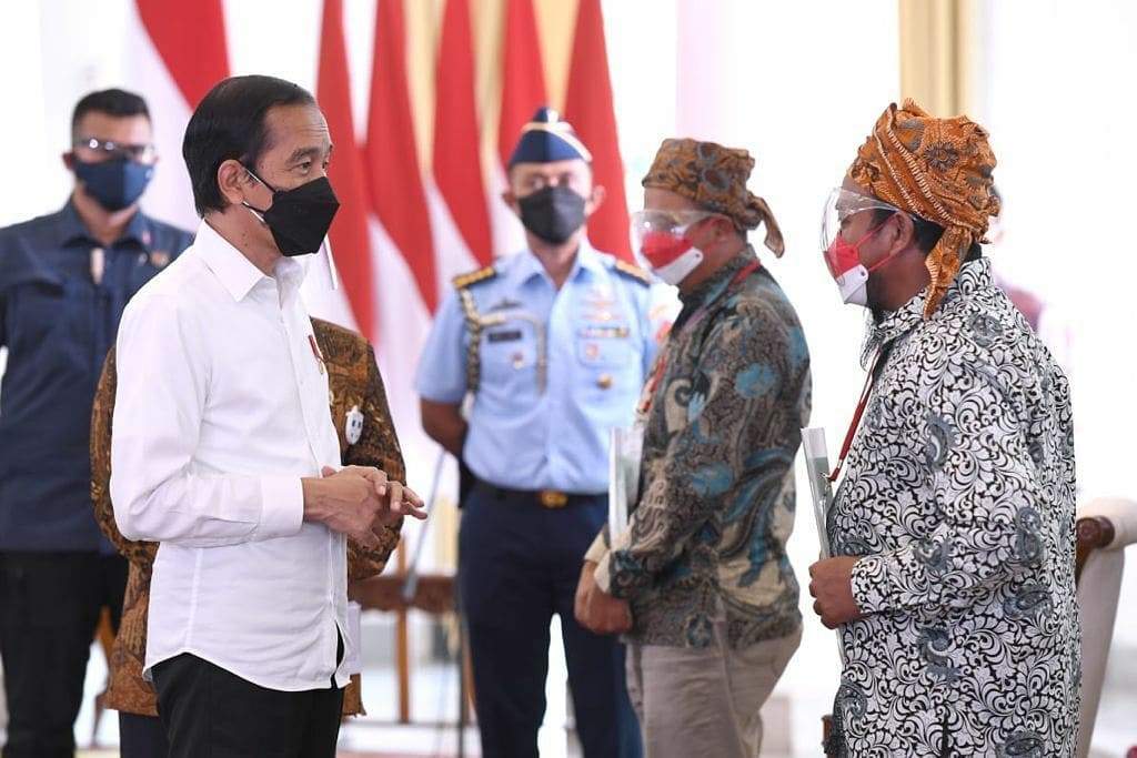 Jokowi Serahkan 5.512 Sertifikat Tanah Hasil Penyelesaian Konflik Agraria
