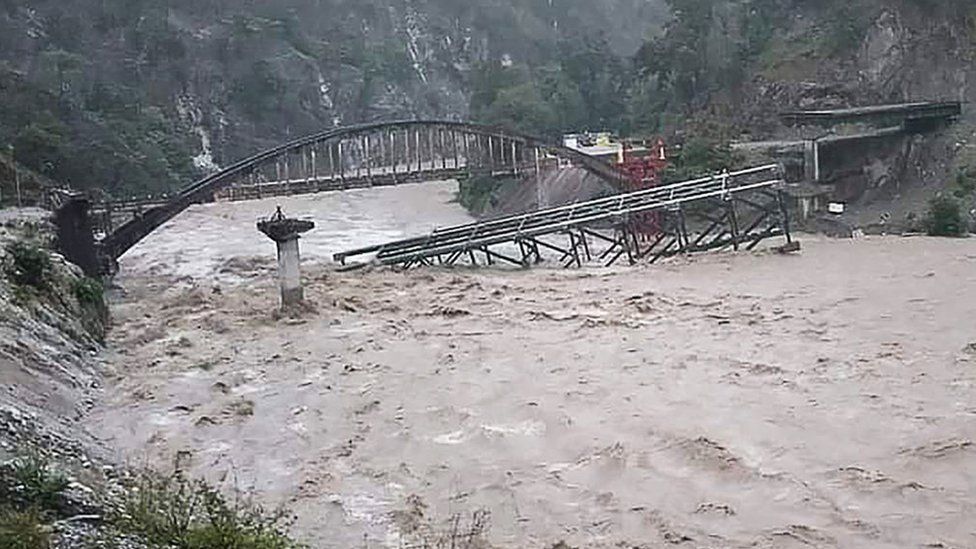 Banjir Bandang di Himalaya Tewaskan 46 Orang