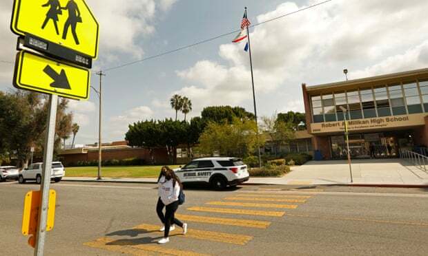 California: Petugas Keamanan Sekolah Menembak Wanita Berusia 18 Tahun