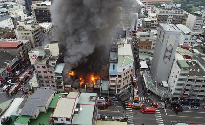 Kebakaran Gedung di Taiwan Tewaskan 9 Orang dan 44 Lainnya Terluka