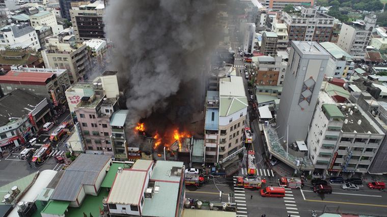 Kebakaran Gedung di Taiwan Tewaskan 9 Orang dan 44 Lainnya Terluka