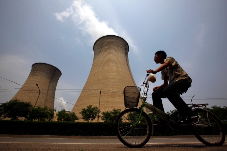 Badan Energi Internasional atau IEA memperingatkan dunia perlu melipatgandakan investasi energi terbarukan pada akhir dekade ini. Foto: Reuters.