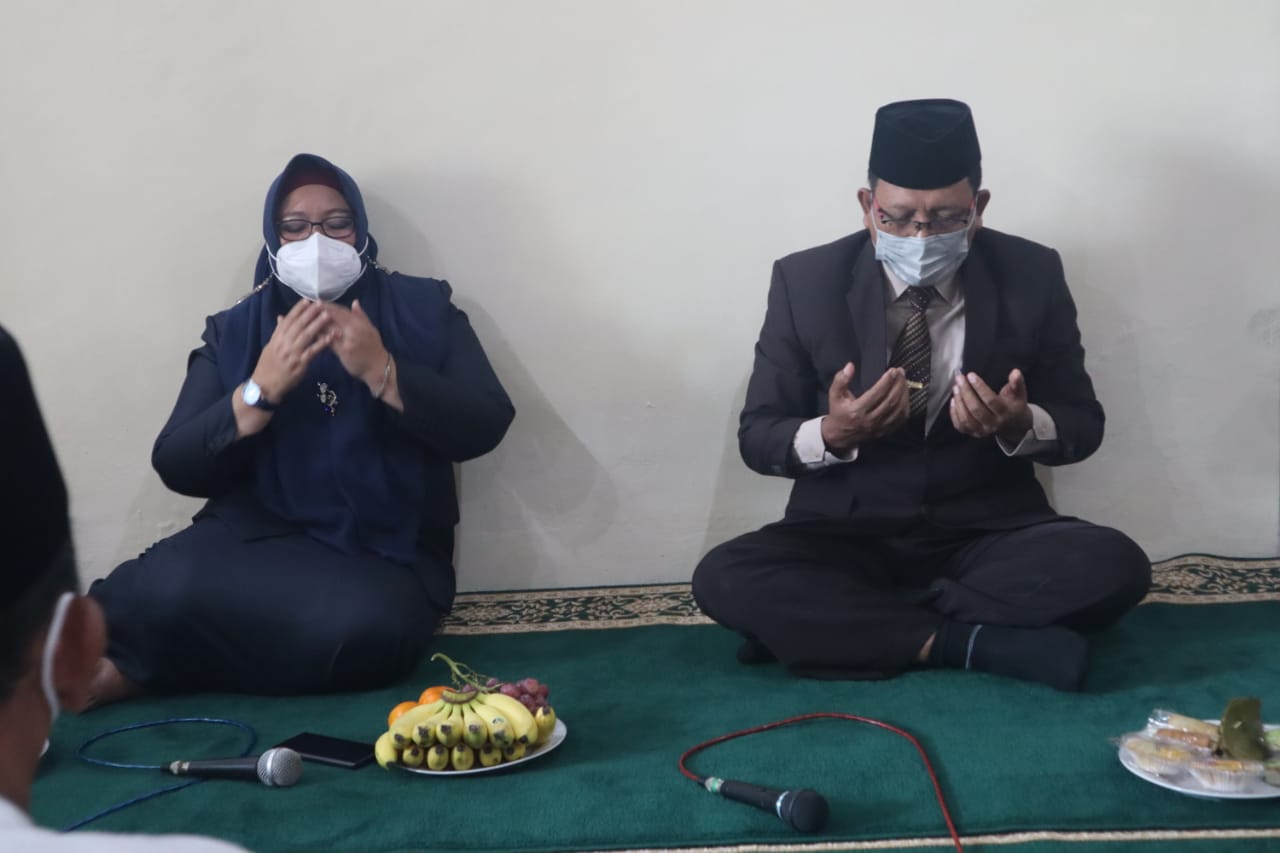 Dinas Perikanan Gresik Bekali Pegawai Pembinaan Spiritual