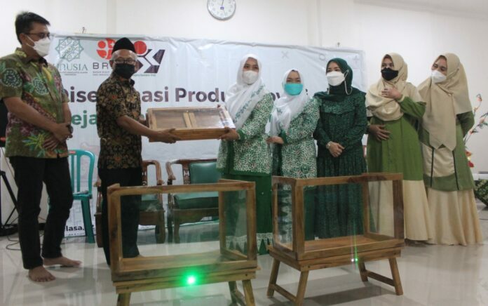 Didukung BRIN, UNUSIA Diseminasikan Produk Inovasi di Tuban