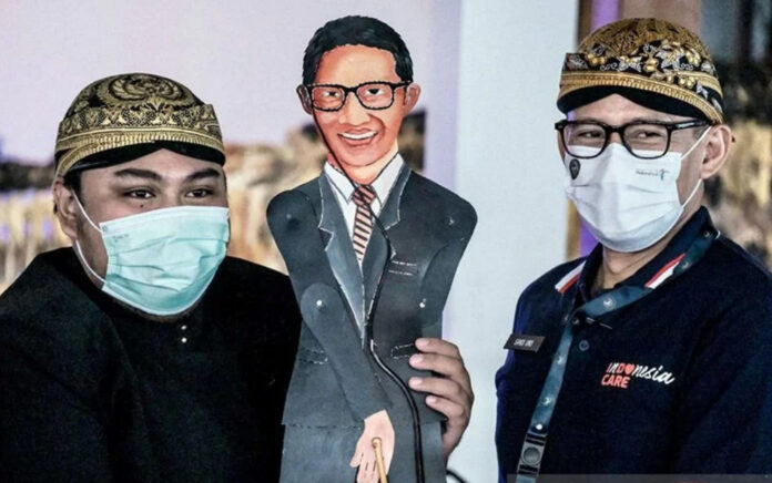 Menparekraf Sandi Ajak Dalang Perkuat Pasan Prokes Lewat Cerita Wayang