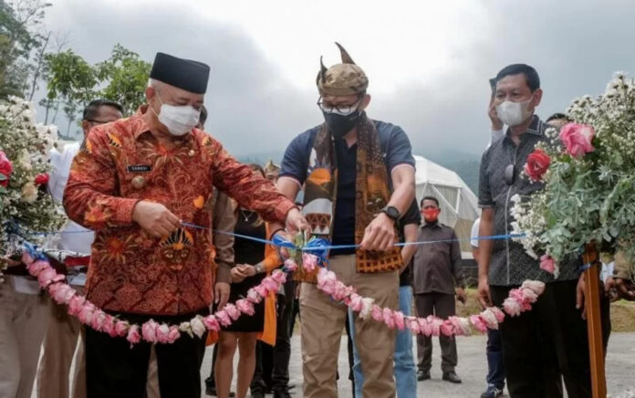 Resmikan Toilet Lembah Indah, Menparekraf Sandi: Di Destinasi Wisata Harus Penuhi Standar Nasional