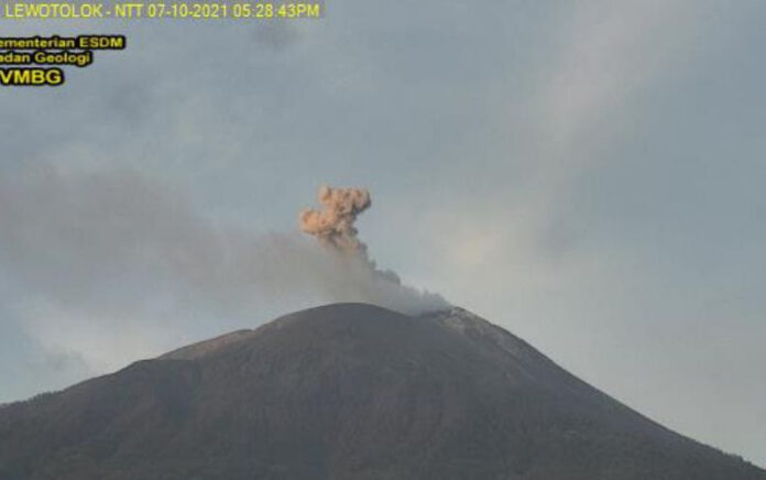 Gunung Ile LEwotolok