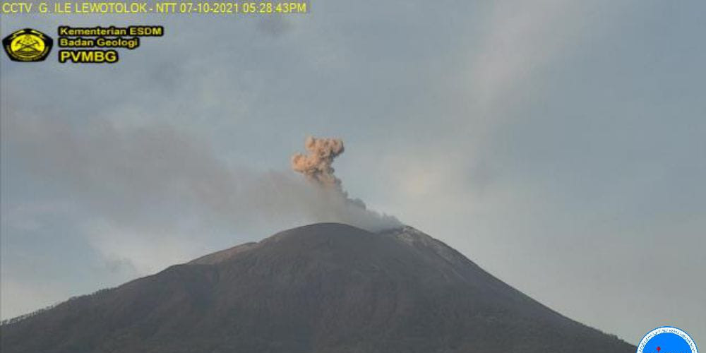 Gunung Ile LEwotolok