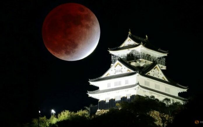 Gerhana Bulan Sebagian Terpanjang Terlihat di Beberapa Belahan Dunia Tadi Malam