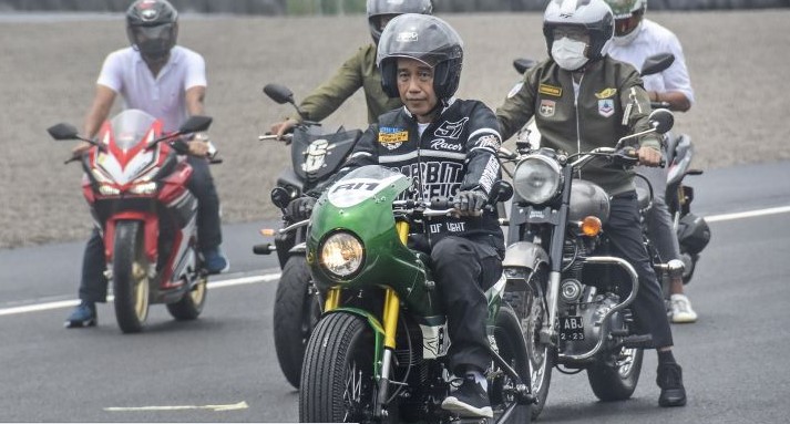 Naiki Motor Modifikasi, Presiden Jokowi Jajal Sirkuit Mandalika