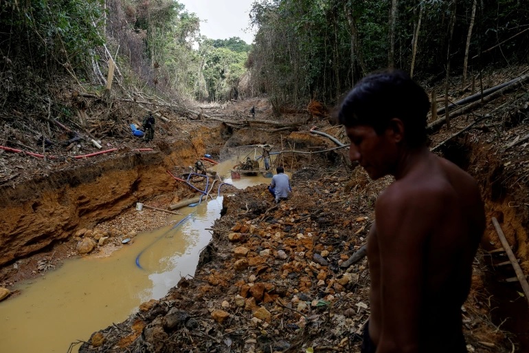 Data satelit menunjukkan Brasil mencatat 13.235 km persegi deforestasi di hutan hujan terbesar di dunia dalam periode satu tahun, area yang hampir 17 kali ukuran New York City. Foto: Reuters.