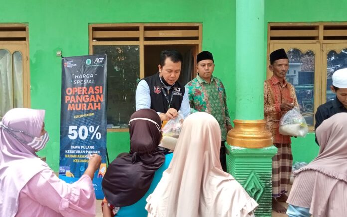 Pasar Murah ACT-MRI Pasuruan, Masyarakat Cukup Bayar Setengah Harga