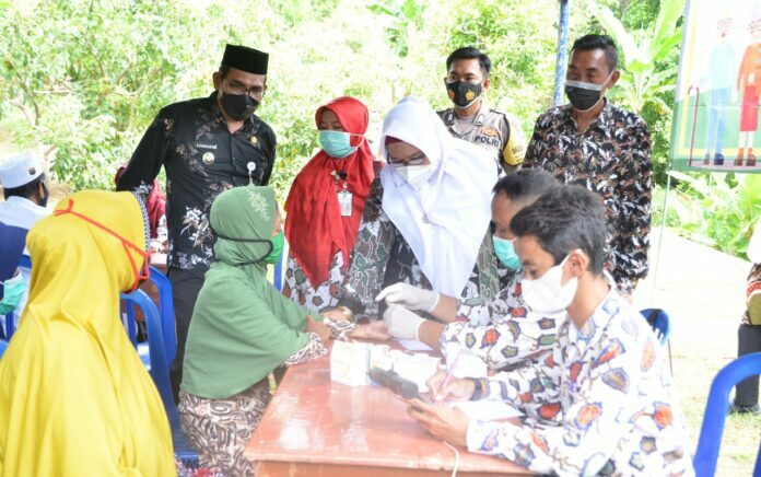 Ngantor di Desa Kumalasa Bawean, Wabup Gresik Cek Sarana dan Prasarana Pelayanan Masyarakat