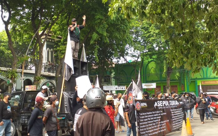 Unjuk Rasa Pengelolaan Parkir, Gepal Gresik dan Jukir Suarakan Sepuluh Tuntutan Rakyat