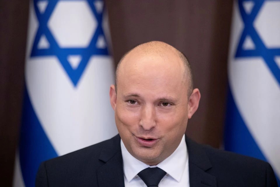 Perdana Menteri Israel Naftali Bennett memimpin rapat kabinet mingguan di kantornya di Yerusalem, 14 November 2021. Foto: Reuters.