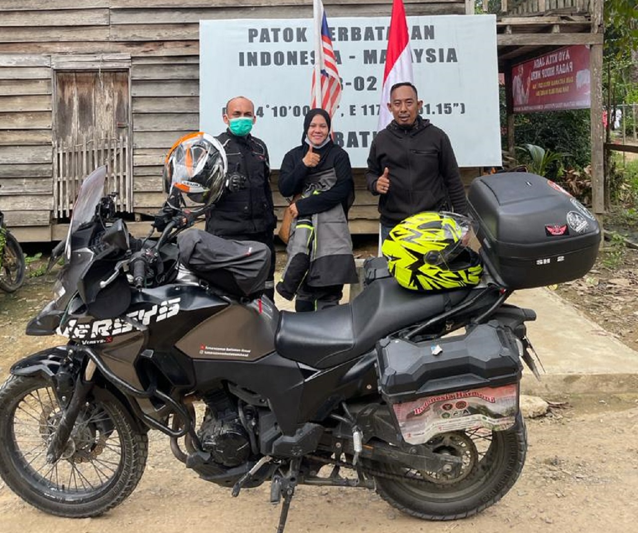 touring keliling Indonesia