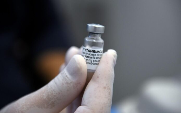 Meski Sudah Vaksin, Risiko Infeksi "Terobosan" COVID-19 Tetap Tinggi