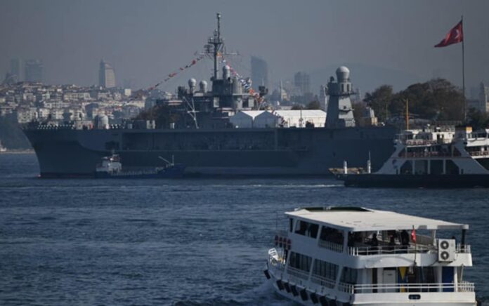 Angkatan Laut Rusia Melacak Keberadaan Kapal Andalan AS Memasuki Laut Hitam