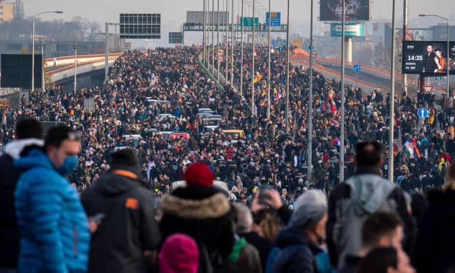 Tolak Penambangan Lithium, Ribuan Demonstran Memblokade Jalan Utama Serbia