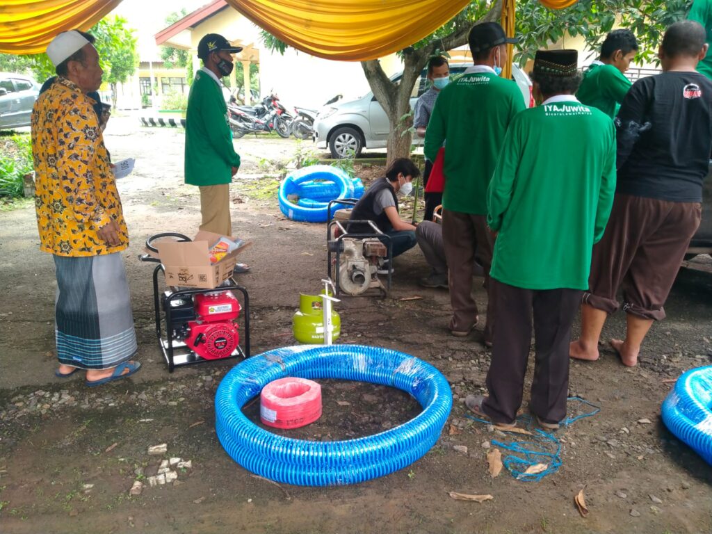 Penuhi Aspirasi Petani Tuban, Ratna Juwita Serahkan 169 Unit Pompa Konverter Kit