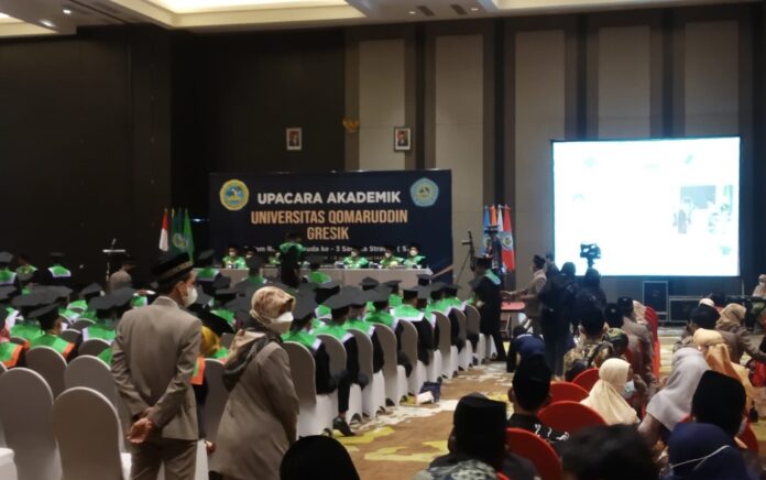 184 Mahasiswa Universitas Qomaruddin Diwisuda, Wabup Gresik: Harus Siap Berkontribusi