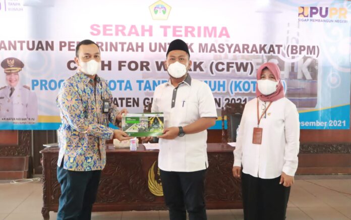 Entas Permukiman Kumuh, Aset Program Kotaku Gresik 2021 Resmi Diserahkan