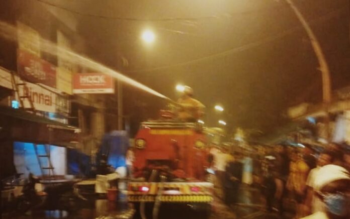 Masak Mie Lalu Ditinggal, Kios Kawasan Pasar Gresik Ludes Terbakar