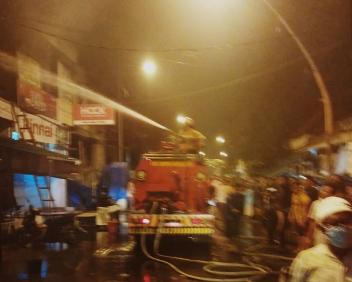 Masak Mie Lalu Ditinggal, Kios Kawasan Pasar Gresik Ludes Terbakar