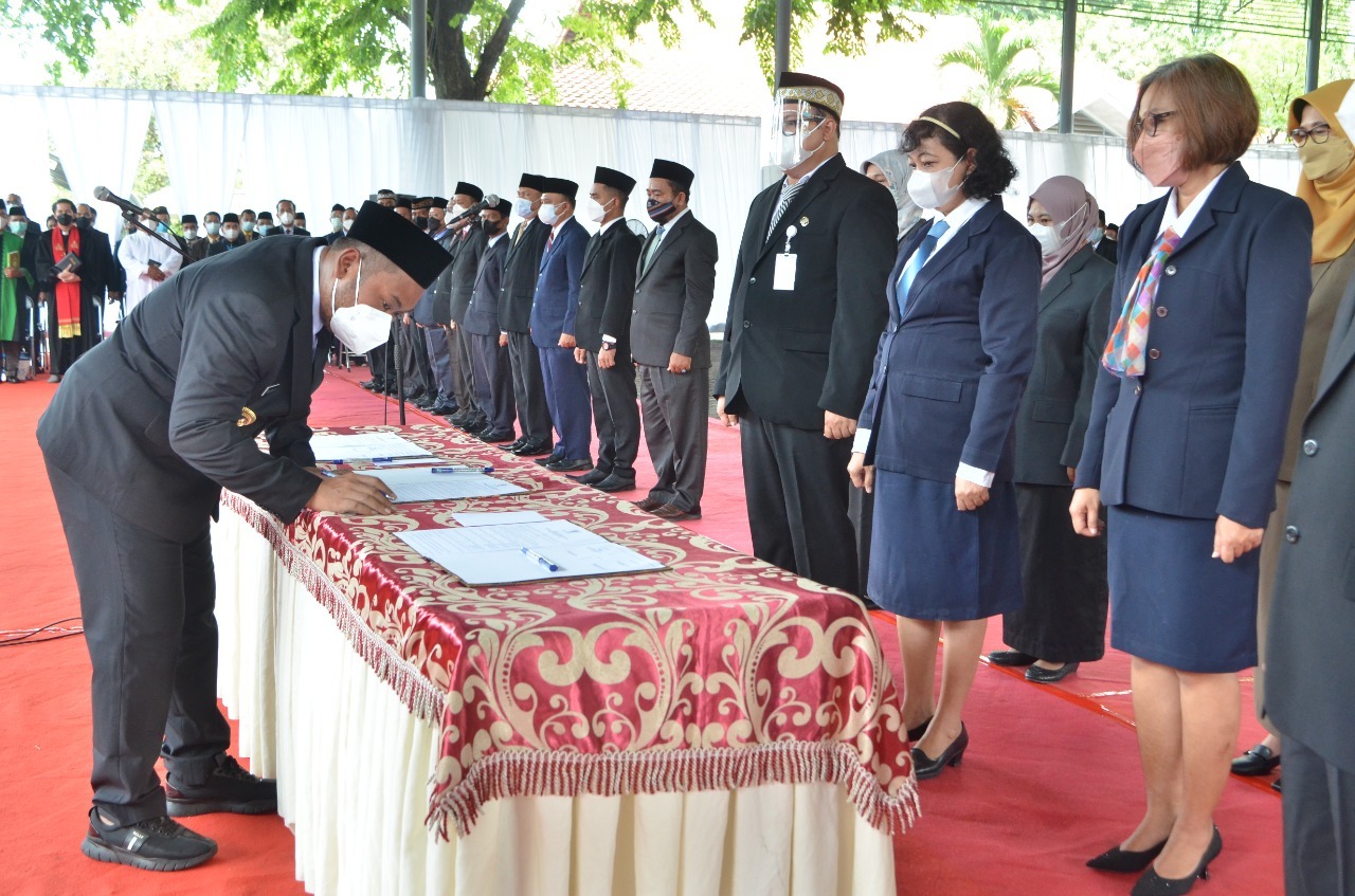 Sempurnakan Birokrasi, Pemkab Gresik Lantik 378 Pejabat