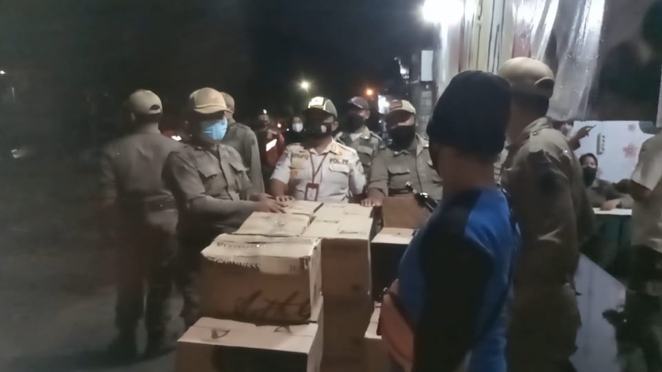 Razia Tiga Cafe, Satpol PP Gresik Sita Ratusan Botol Miras