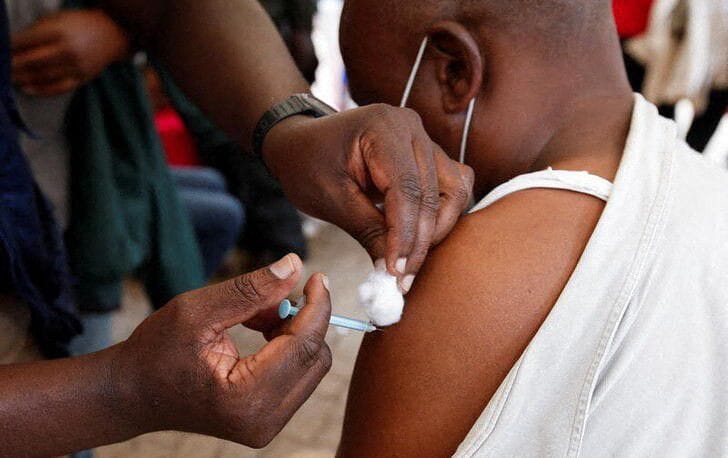 Kenya Akan Mulai Berikan Suntikan Penguat Vaksin COVID-19