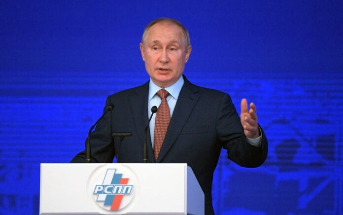Presiden Rusia Vladimir Putin menghadiri konvensi Persatuan Industrialis dan Pengusaha Rusia (RSPP) di Moskow, Rusia 17 Desember 2021. Foto: Reuters.