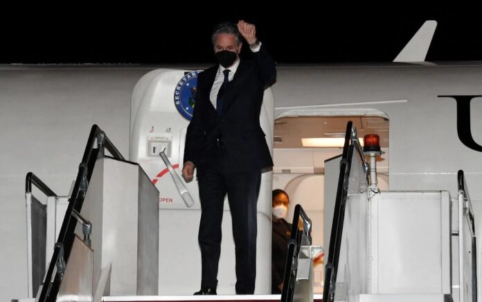Menteri Luar Negeri AS Antony Blinken tiba di Bandara Subang, di Kuala Lumpur, Malaysia, 14 Desember 2021. Foto: Reuters.