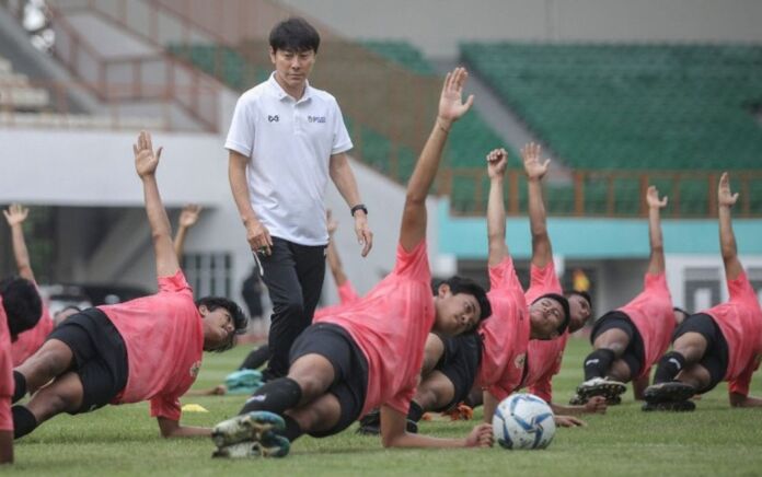 Di Tangan Shin Tae-yong Timnas Indonesia Semakin Muda