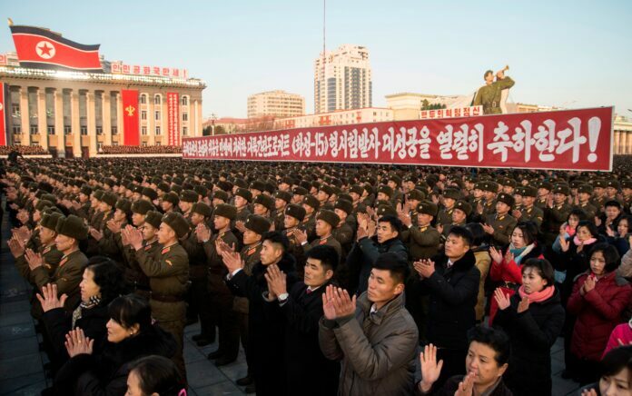 Ribuan Warga Korut Berkumpul untuk Mendukung Rencana Kim Jong-un dalam Meningkatkan Kekuatan Militer Negara