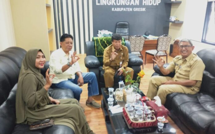 Viral Jadi Petugas Kebersihan, Ibu Muda Inspiratif Mendapat Dukungan DLH Gresik