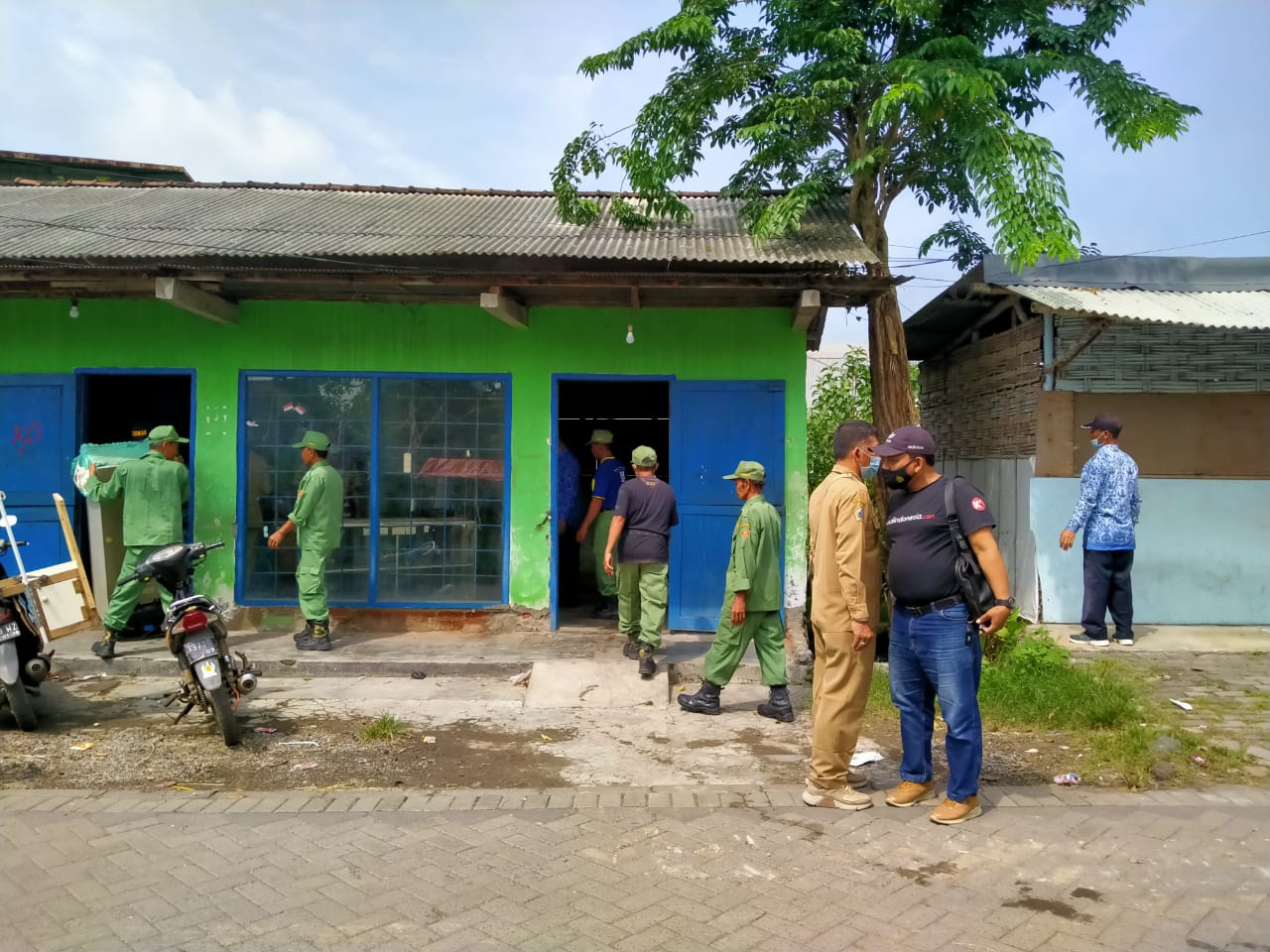 Berdiri Belasan Tahun, Legislator Gresik Sesalkan Pembongkaran Warung di Sumberame