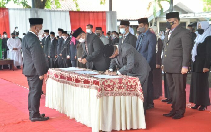 Gerbong Mutasi Pemkab Gresik Kembali Bergulir, 402 Pejabat Dilantik