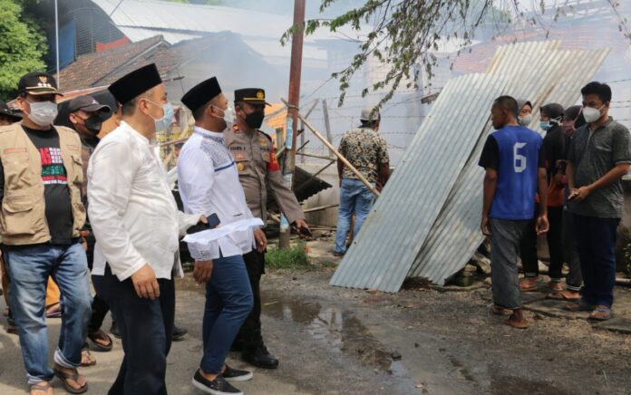 Ratusan Kios Pasar Sidayu Terbakar, Pemkab Gresik Diminta Pakai Biaya Tak Terduga