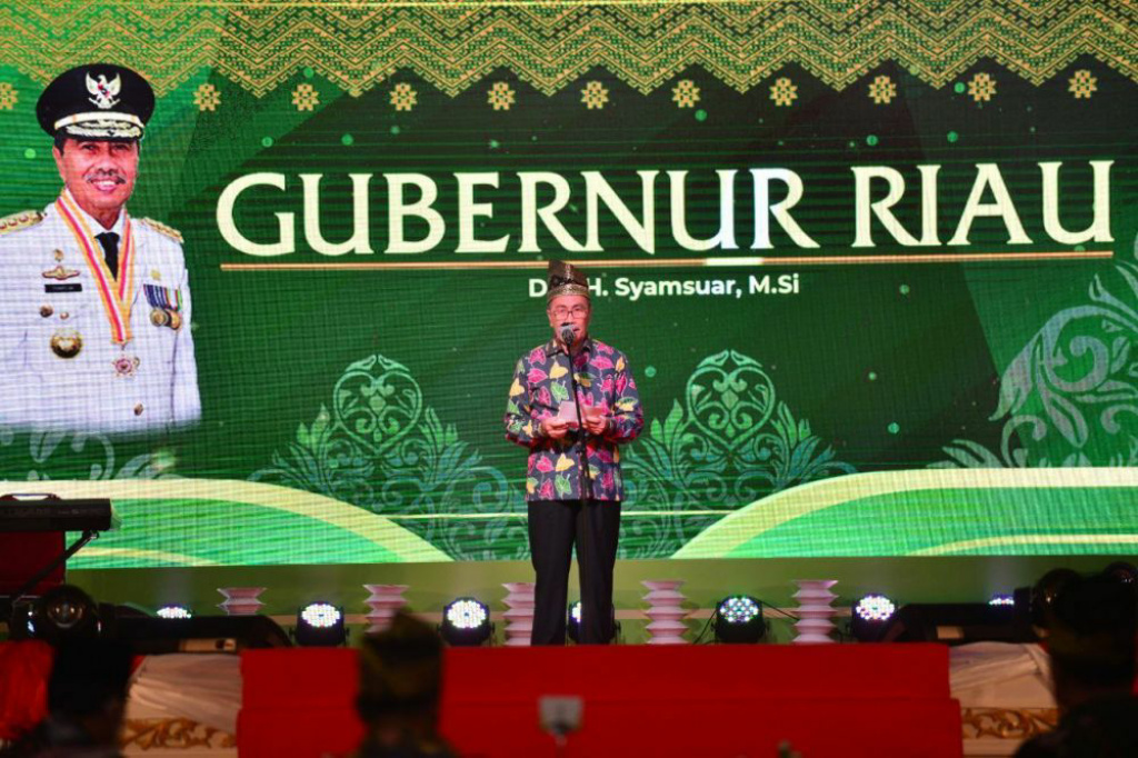 Gubernur Riau Terima Penghargaan sebagai Kepala Daerah Pendukung Gerakan Zakat Indonesia