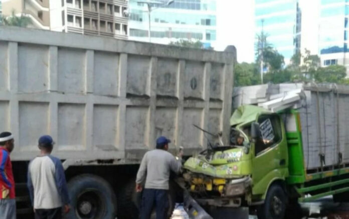 Tambrak Body Dump Truck, Sopir Truk Tewas