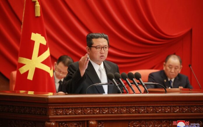 Kim Jong Un saat memberikan pidato penutup tahun. Foto: KCNA.