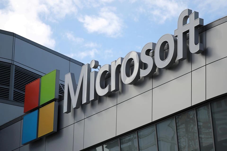 Logo Microsoft terlihat di Los Angeles, California AS, 7 November 2017. Foto: Reuters.