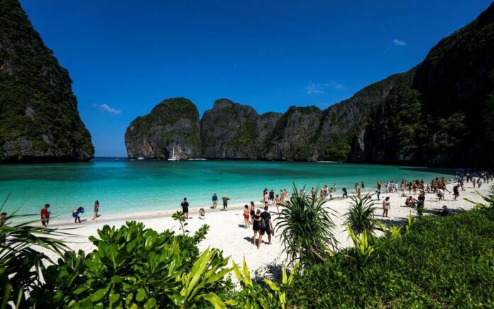 Thailand Kembali Buka Pantai Populernya, Maya Bay untuk Pengunjung