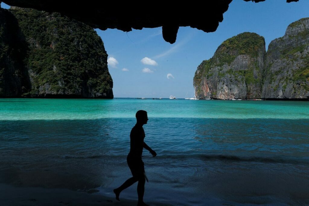 Thailand Kembali Buka Pantai Populernya, Maya Bay untuk Pengunjung