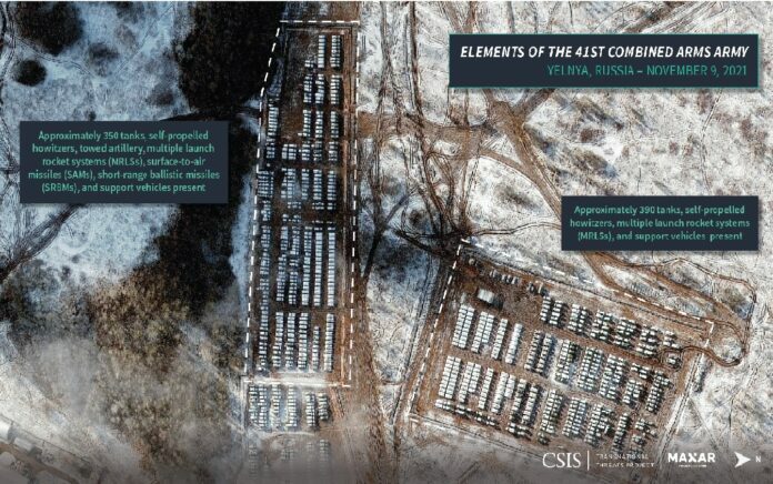 Gambar satelit Penumpukan Militer Rusia di dekat Yelnya, Rusia. Foto: Maxar/CSIS.