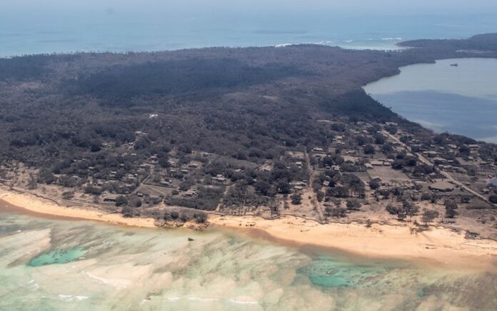 Pemandangan Tonga pasca Tsunami, 17 Januari 2022. Foto: Reuters.